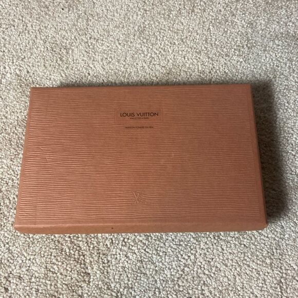 LOUIS VUITTON SMALLER LEATHER GOODS BOX - Picture 1 of 3